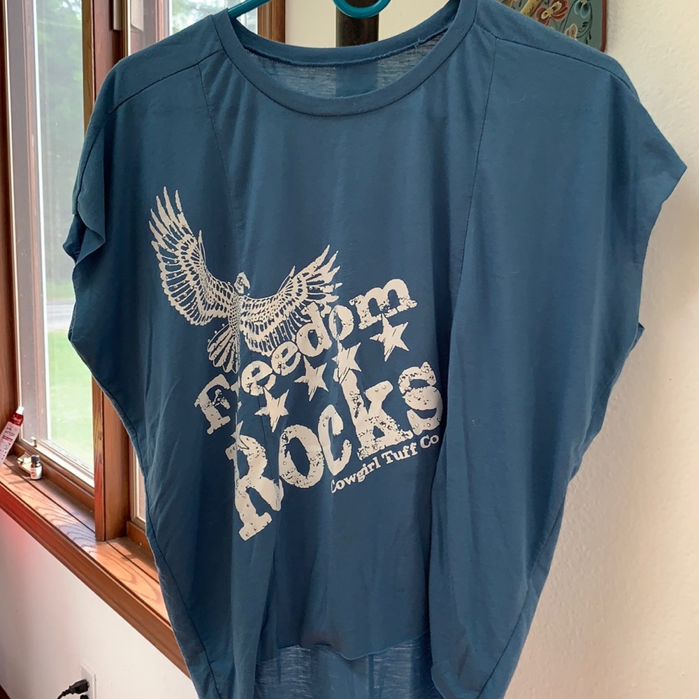 Like new Cowgirl Tuff Freedom Rocks hi-low shirt